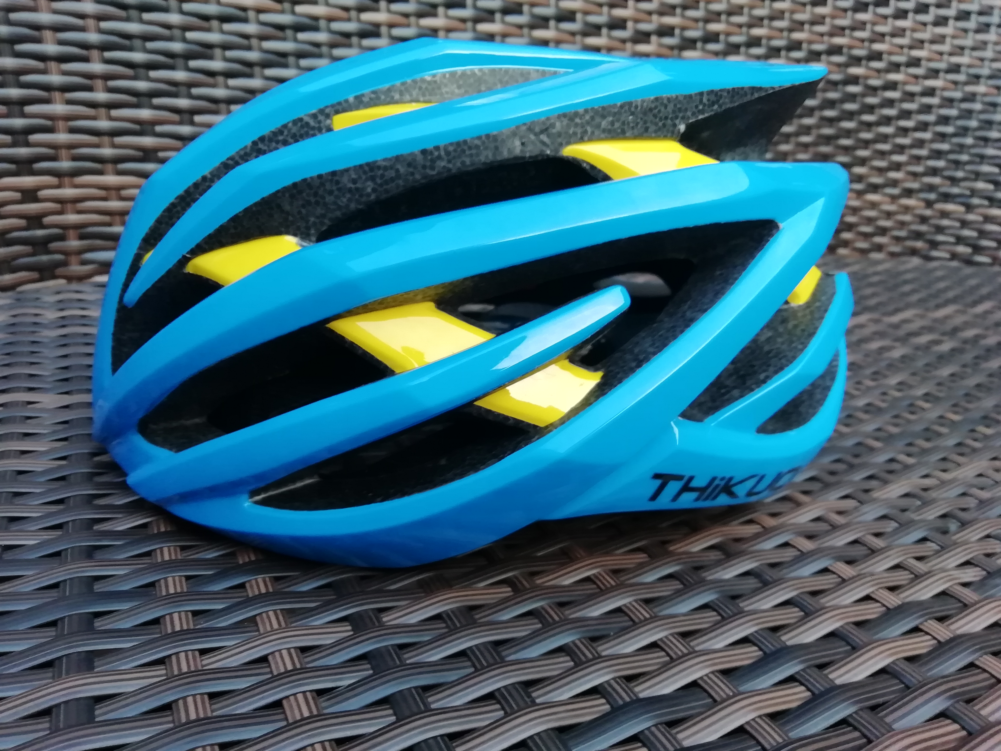 TH770 Bicycle Helmets Matte Black Men Women Bike Helmet Back Light Mountain Road Bike Integrally Molded Cycling Helmets Men and Women Back Light Mountain Road Bike Integrally Cycling Helmets