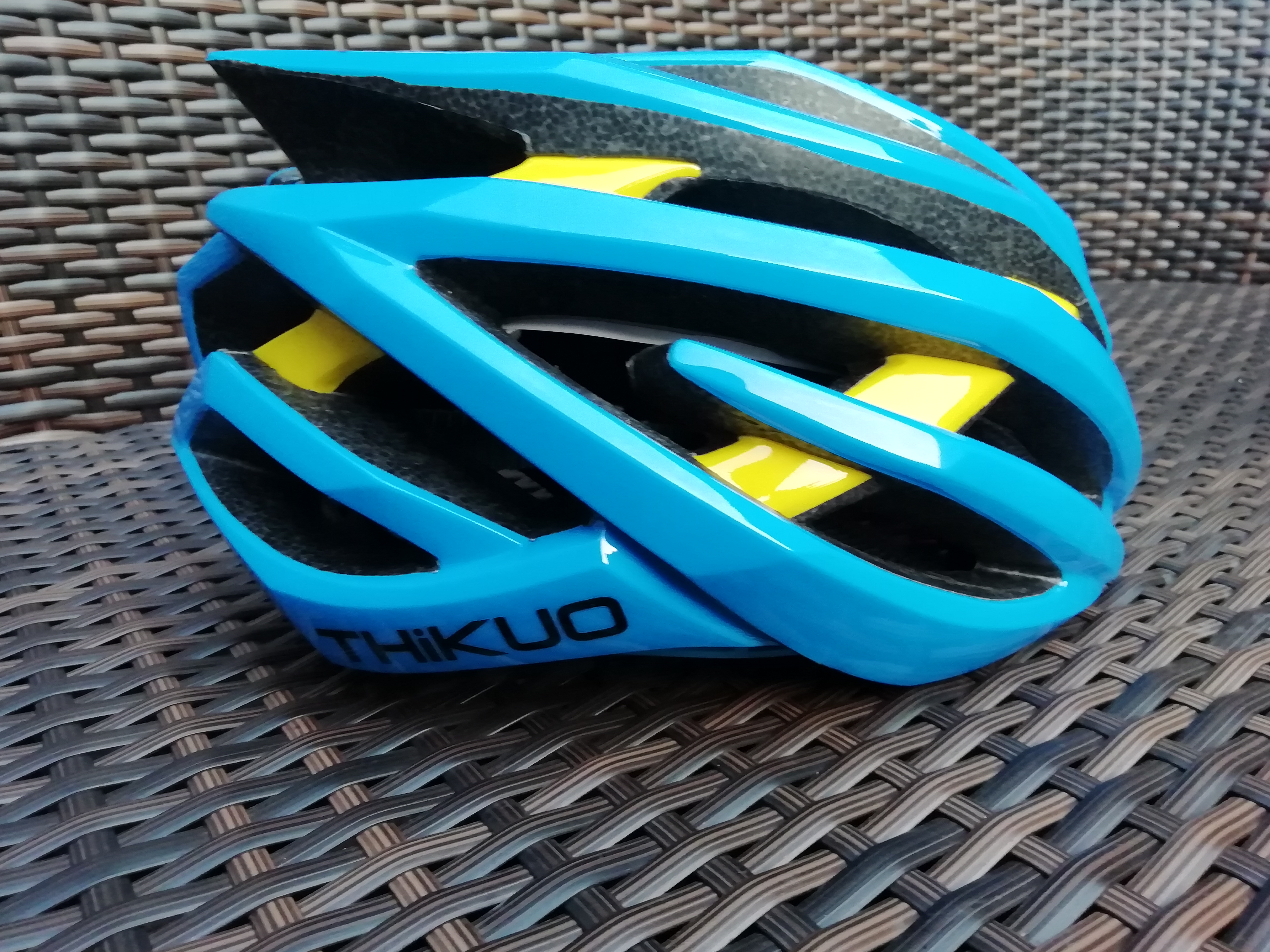 TH770 Bicycle Helmets Matte Black Men Women Bike Helmet Back Light Mountain Road Bike Integrally Molded Cycling Helmets Men and Women Back Light Mountain Road Bike Integrally Cycling Helmets
