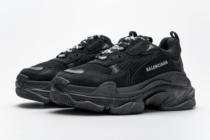 balenciaga triple s glow in the dark