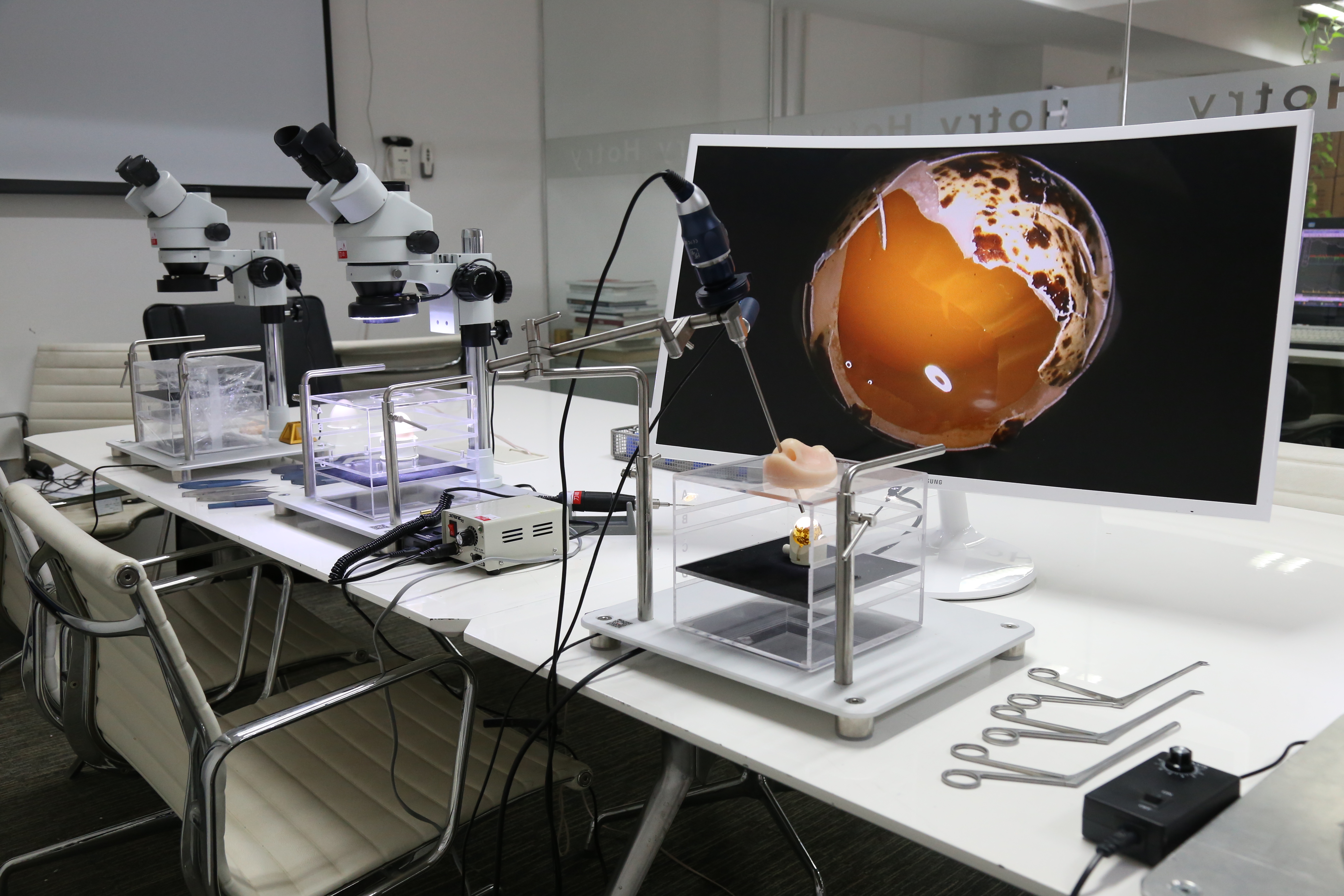 A "neurosurgery training room" dedicated to the department, who doesn't want it?