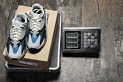 Reps Sneakers Yeezy Boost 700 OG“Wave Runner” B75571