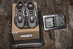 Reps Sneakers Yeezy Boost 700 V2 “Static” EG6860