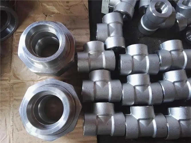 Forged steel high pressure pipe fitting