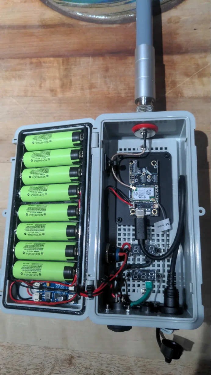 Solar Meshtastic Nodes: Built-in Solar Interface vs. MPPT? Which Solar Panel Specs Should I Choose?