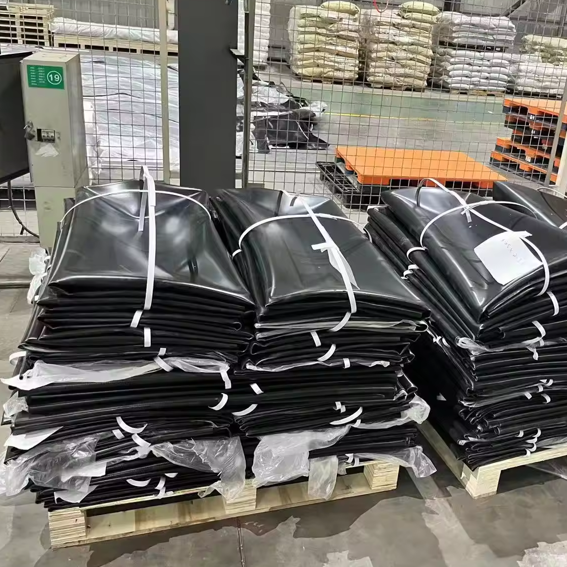 Hot selling 0.8mm EPDM Pond Liner 15m*15m Foldable Anti leakage Membrane for Fish Pond Hot selling 0.8mm EPDM Pond Liner 15m*15m Foldable Anti leakage Membrane for Fish Pond Hot selling 0.8mm EPDM Pond Liner 15m*15m Foldable Anti leakage Membrane for Fish Pond