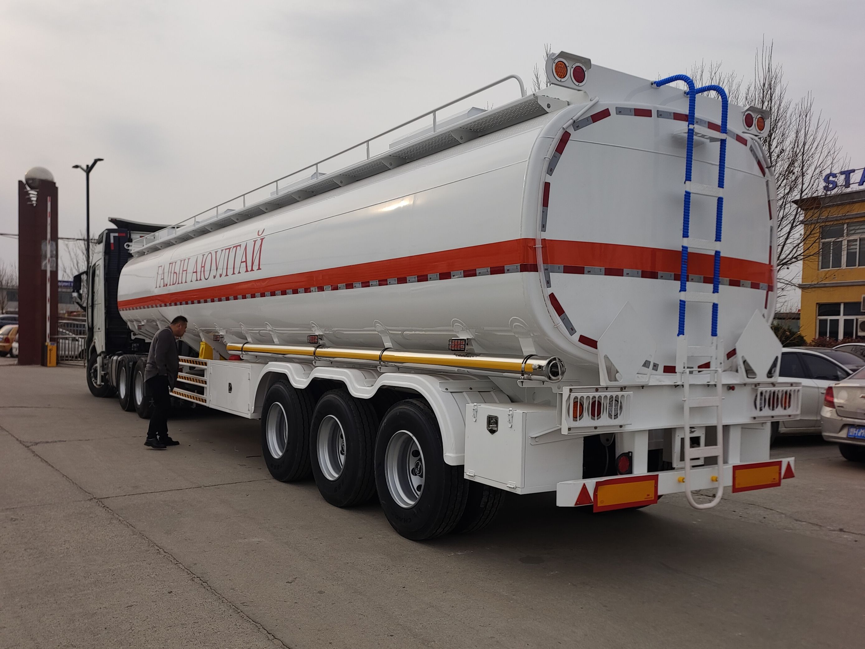 Chinese-made 3-axle fuel tank trailer: Injecting solid strength into energy transportation in Southeast Asia