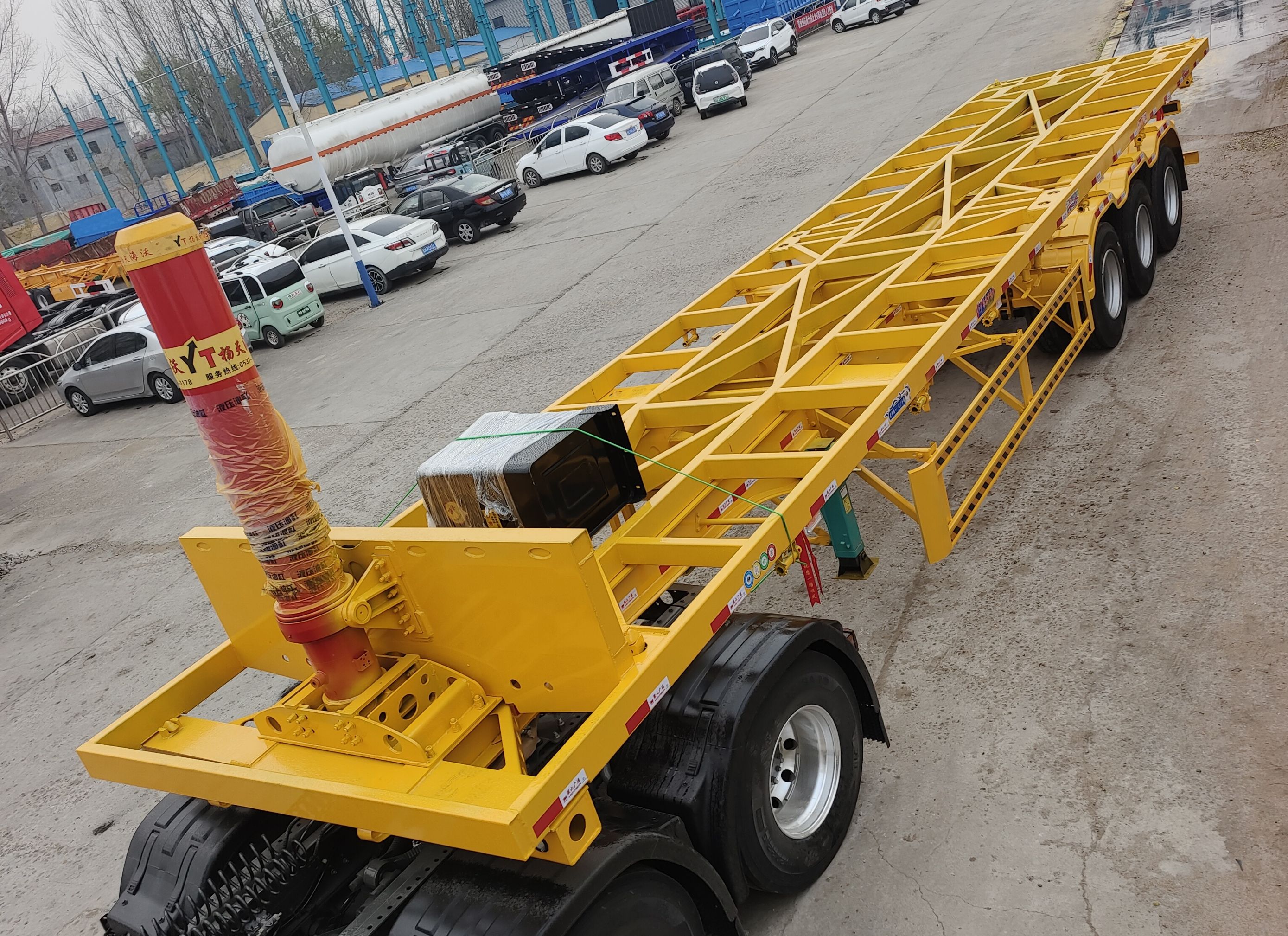 Export Preferred: Liangshan 3-axle 40-foot container dump semi-trailer empowers logistics in Southeast Asia