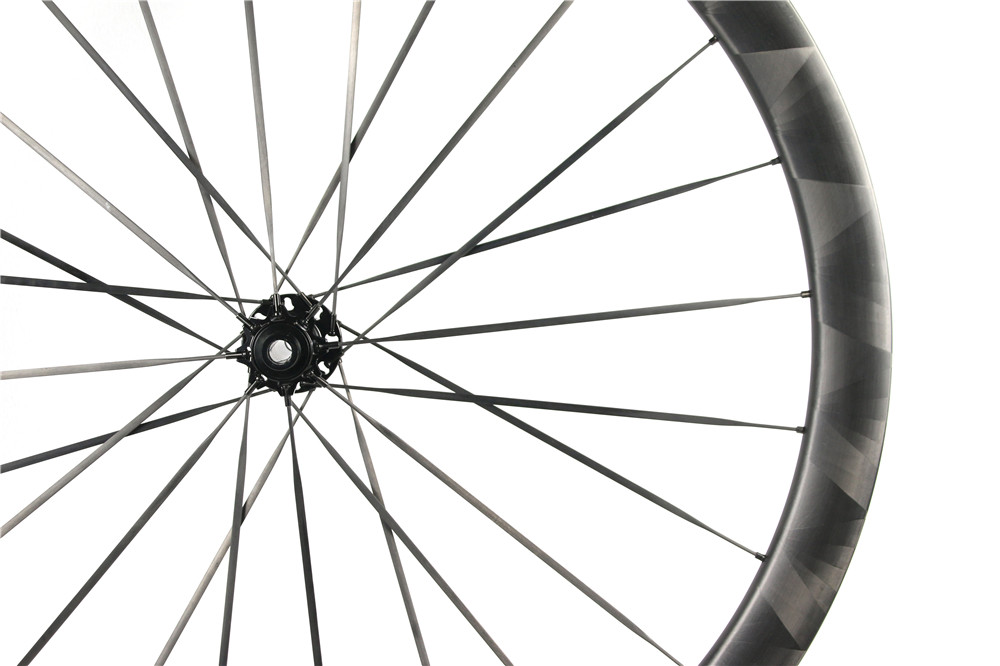 The New 40mm Carbon Road Bicycle Spokes Wheelset in UD X-wavy 