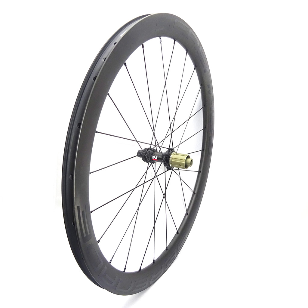 1350 gr Disc brake road bike components 45mm carbon wheelset Novatec D411CB-D412CB 1350gr Disc brake road bike components tubeless rim 45mm carbon wheels