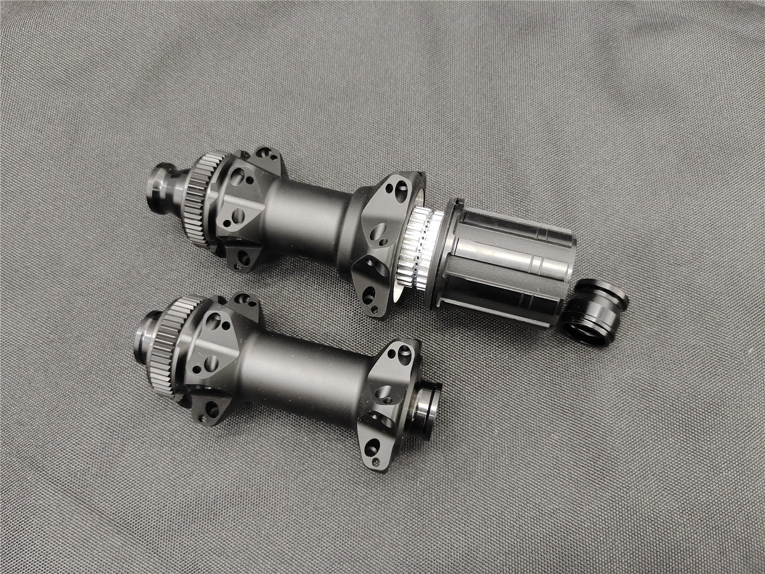 Bicycle Hub with Disc Brake 24H Front Rear Road Cycling Wheel Hubs 340g Center Lock Light Weight Sealed SR038 340gr Ratchet Bicycle Hub with Disc Brake 24H Center Lock SR038
